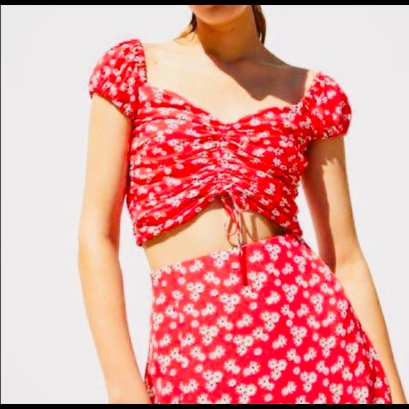 Dresses & Skirts - Beautiful Floral Print Two Piece Skirt Set❣️